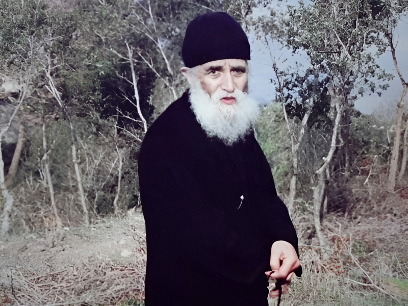 Άγιος Παΐσιος: «Μήν κάνετε φυλαχτά, γιατί και οι μάγοι τώρα κάνουν&nbsp;φυλαχτά»