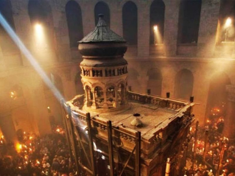 Ἅγιο εἶναι τοῦτο τὸ Φῶς, ποὺ λαμβάνουμε τὸ βράδυ τῆς&nbsp;Ἀνάστασης